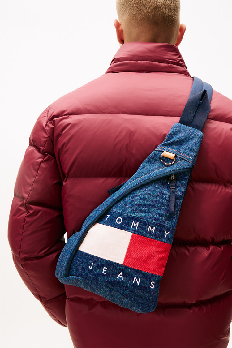 【 】トミージーンズ ミニバッグ ジーンズ 関税込 セール】トミージーンズ TOMMY JEANS ロゴバッジミニショルダー