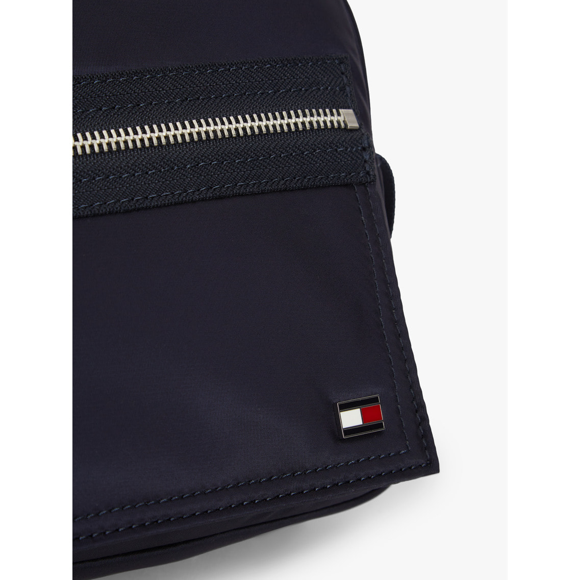 2点でさらに10％ off】トラベルクロスボディバッグ | トミー