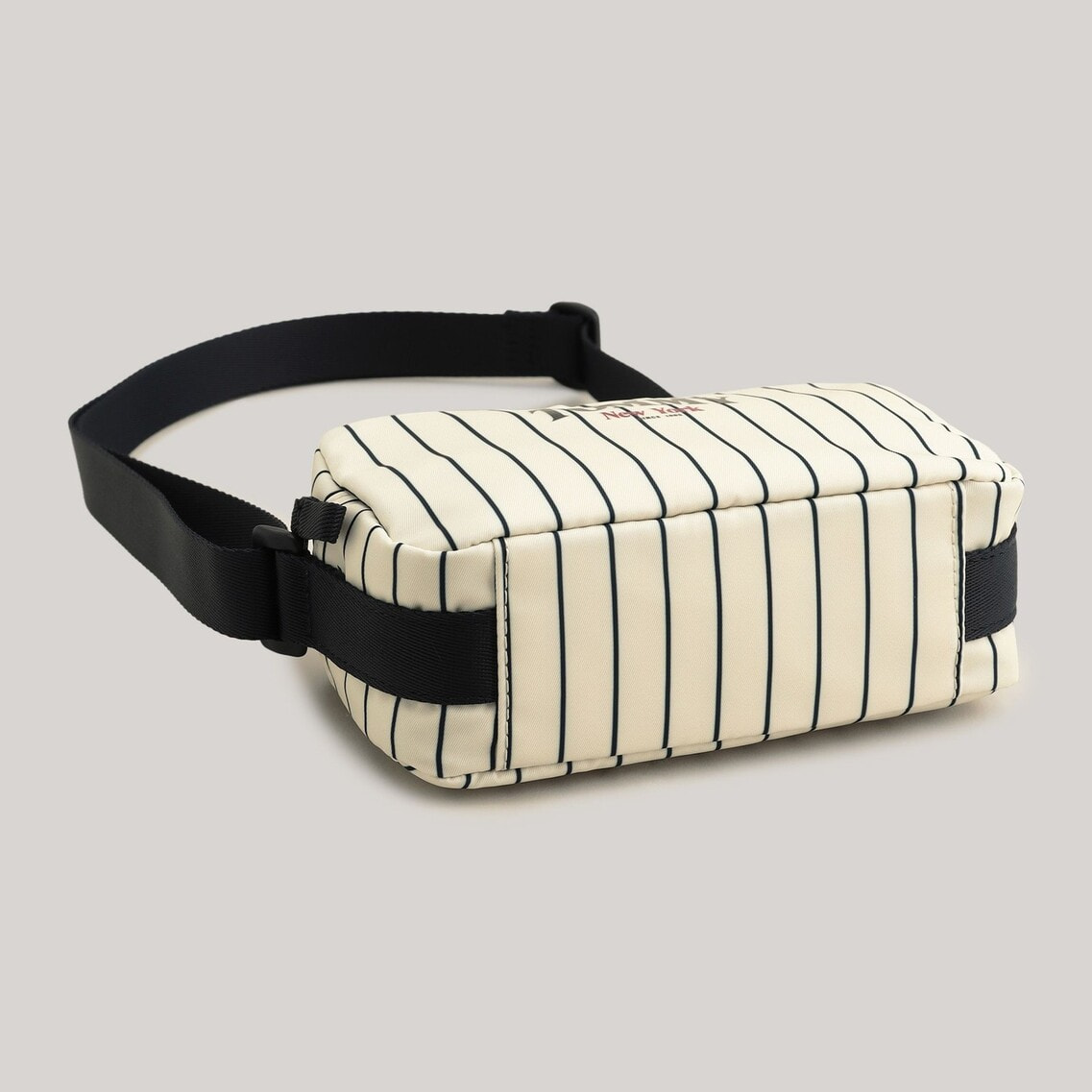 【新品】トミーヒルフィガー　白　モノグラム　クロスボディ　バッグ トミー ヒルフィガー TOMMY HILFIGER エッセンシャルクロス