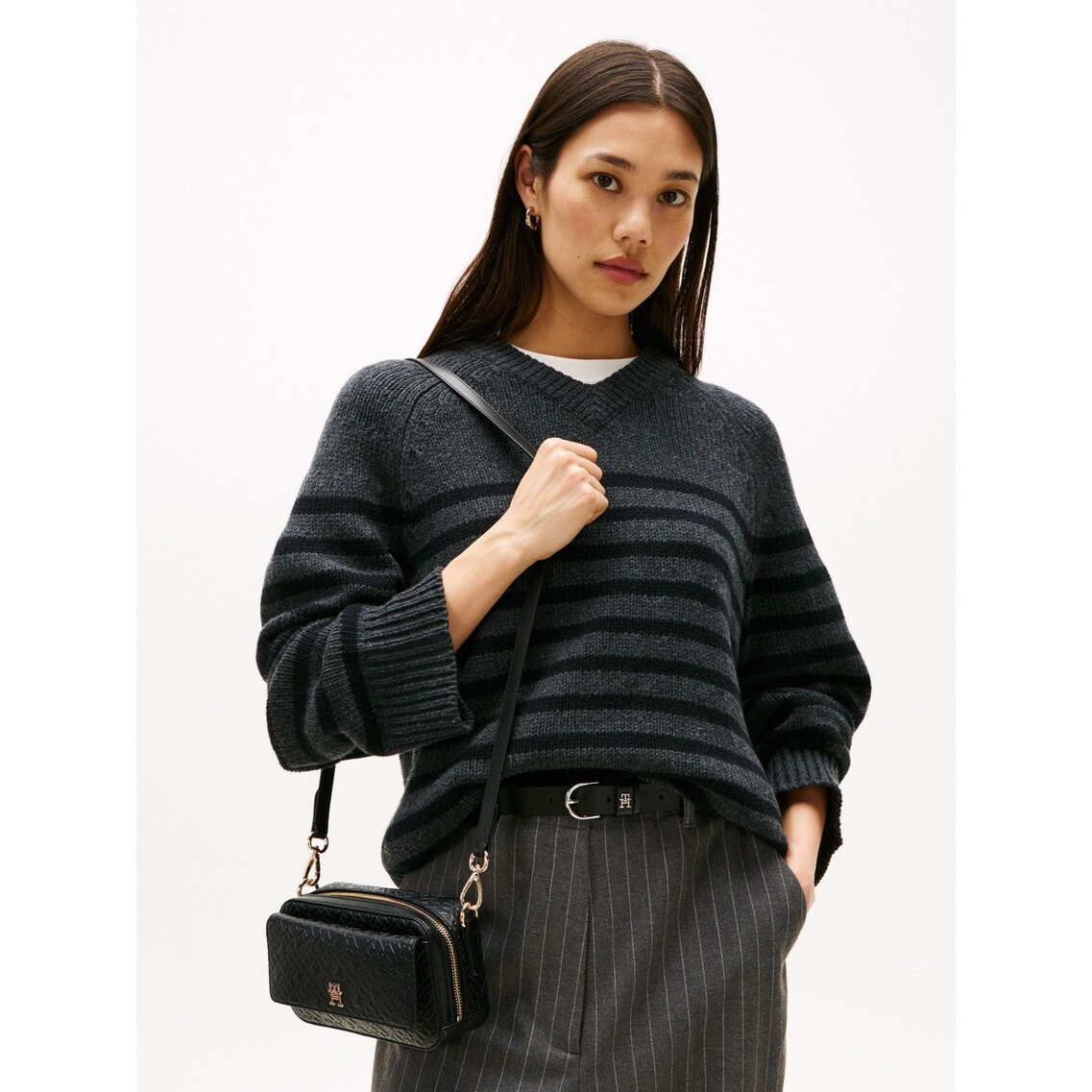 とみー アイコニックモノグラムカメラバッグ | トミー ヒルフィガー