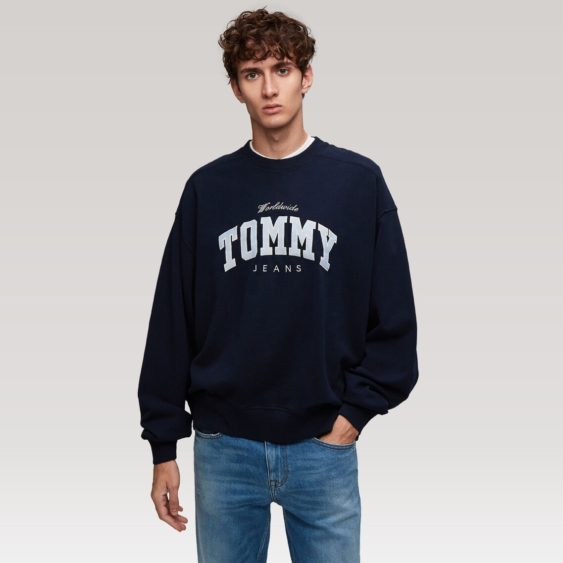 【大評判】TOMMY JEANS スウェット　クルーネック　トレーナー スウェット