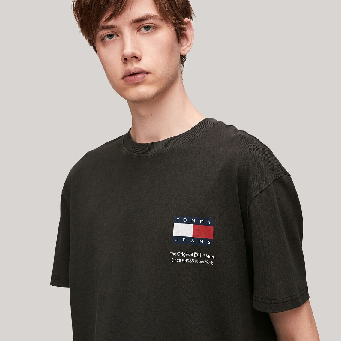 レギュラーユニセックスファンノベルティTシャツ | トミー ジーンズ 