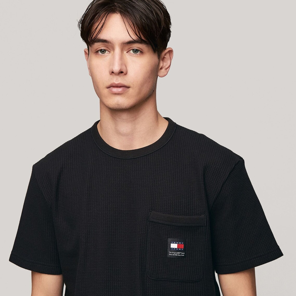 レギュラーワッフルポケットTシャツ | トミー ジーンズ | トミー 