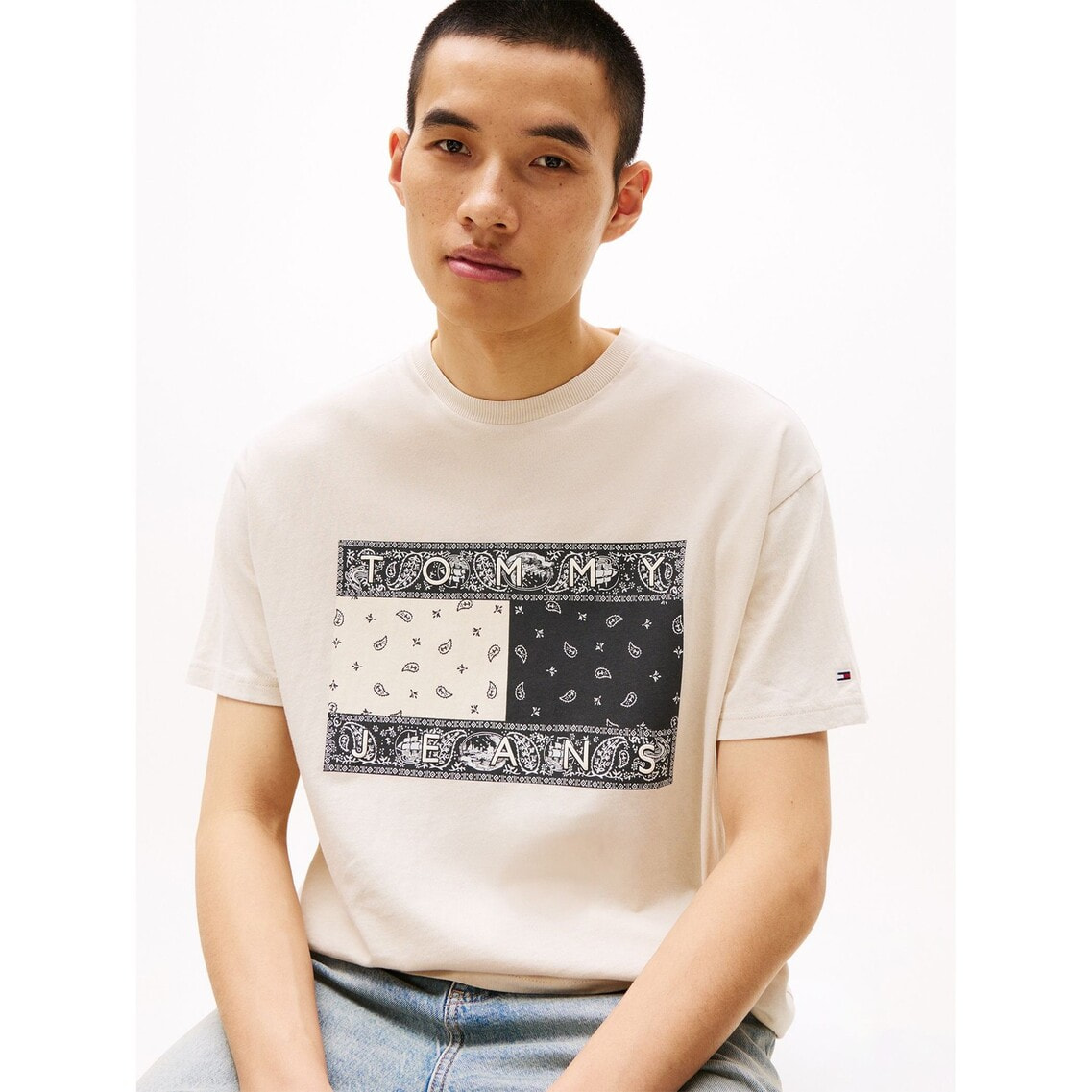 [ JEANS] リラックスペイズリーフラッグTシャツ ★大人気★ リラックスペイズリーフラッグTシャツ | トミー ジーンズ