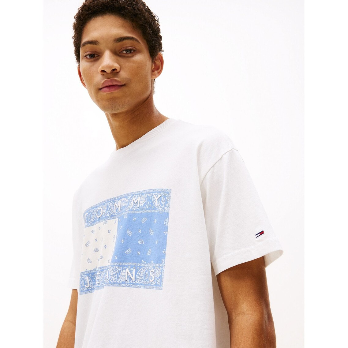 [ JEANS] リラックスペイズリーフラッグTシャツ ★大人気★ リラックスペイズリーフラッグTシャツ | トミー ジーンズ