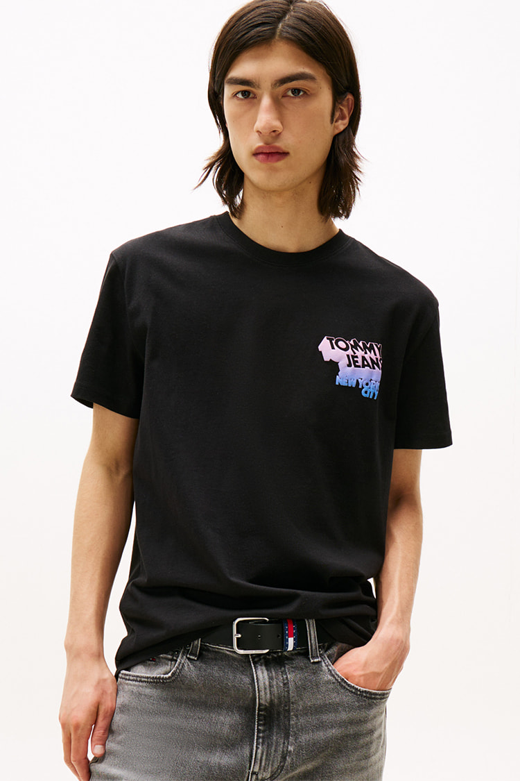 【10% off 対象】スタックバックプリントTシャツ