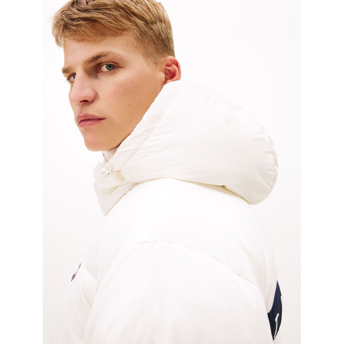 2点でさらに10％OFF】フーデッドフラッグパッファジャケット | トミー