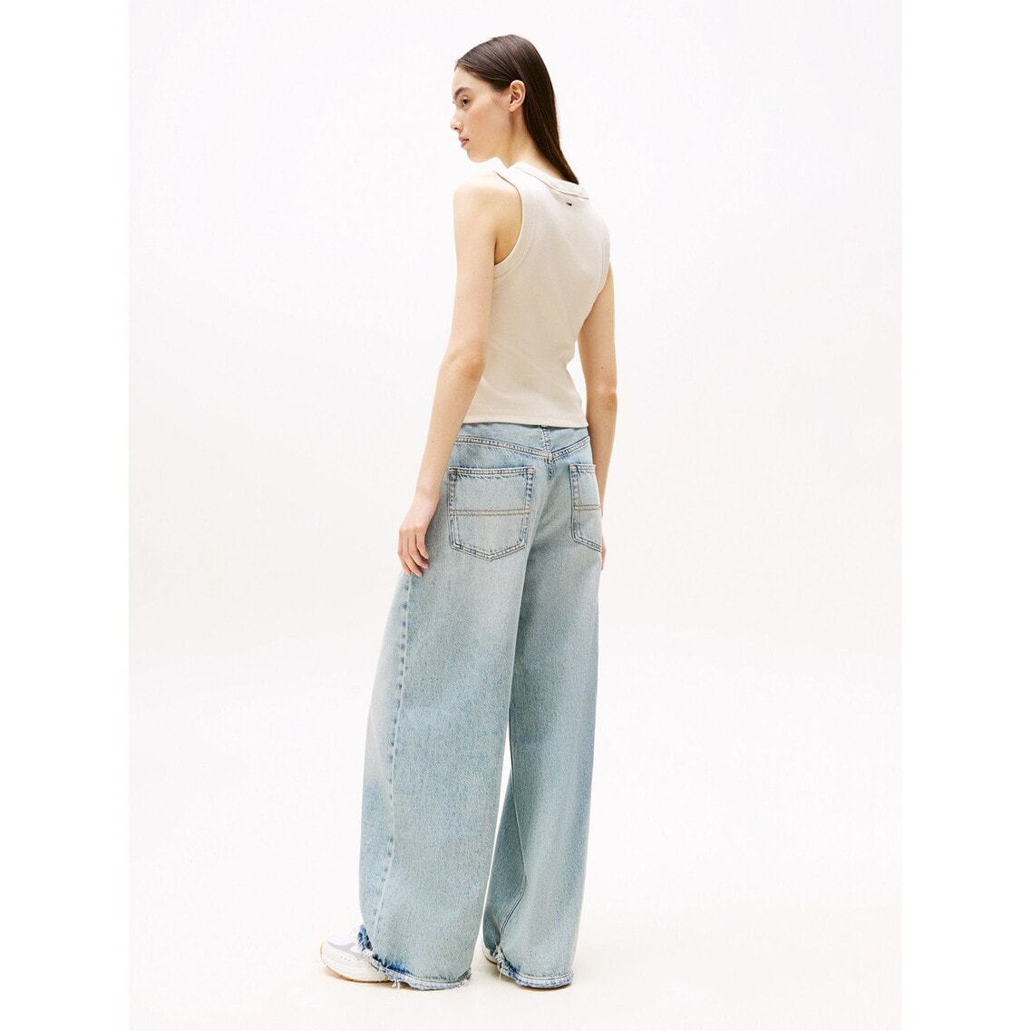 2点でさらに10％OFF】スリムバブルロゴタンクトップ | トミー