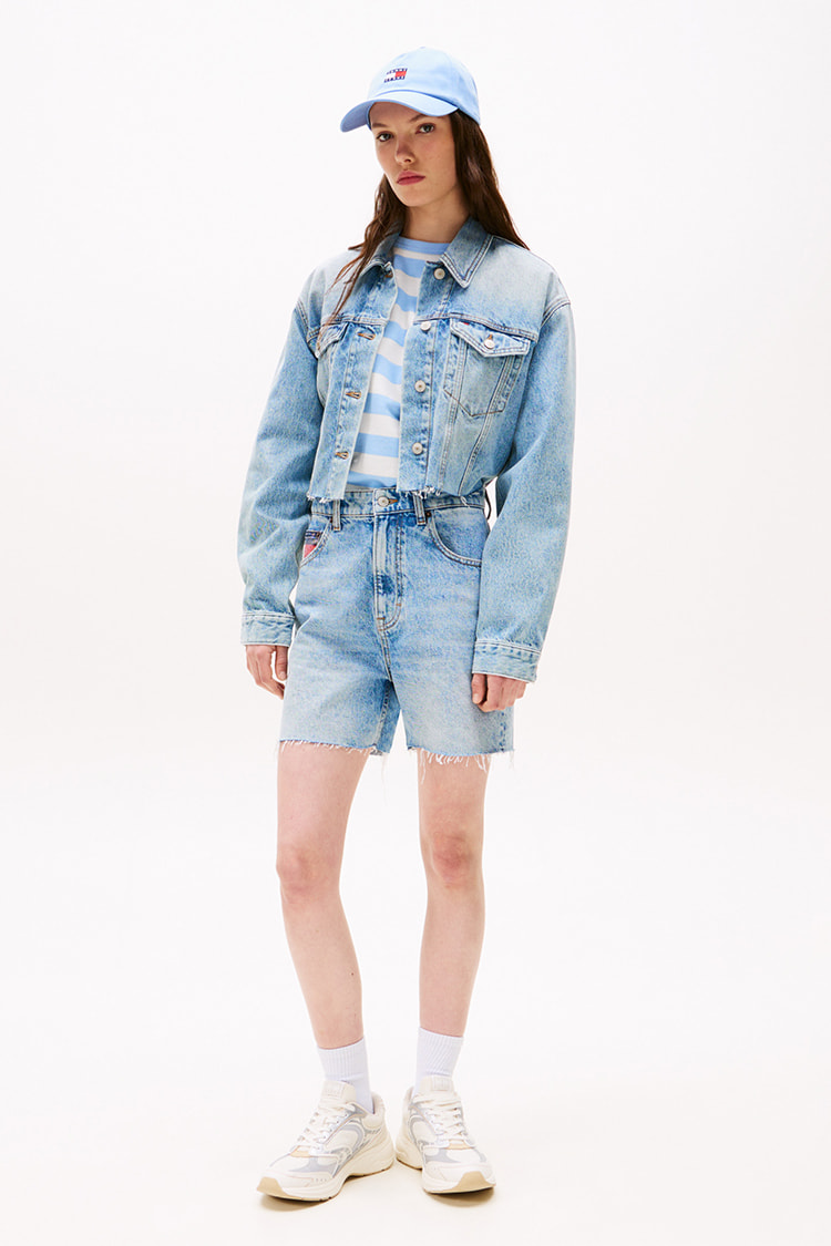 【新品未使用❗️】TMMMY JEANS ホワイト ショート丈 ジャケット☆ AZUL by moussy（アズールバイマウジー）の「WIDE SLEEVE SHORT