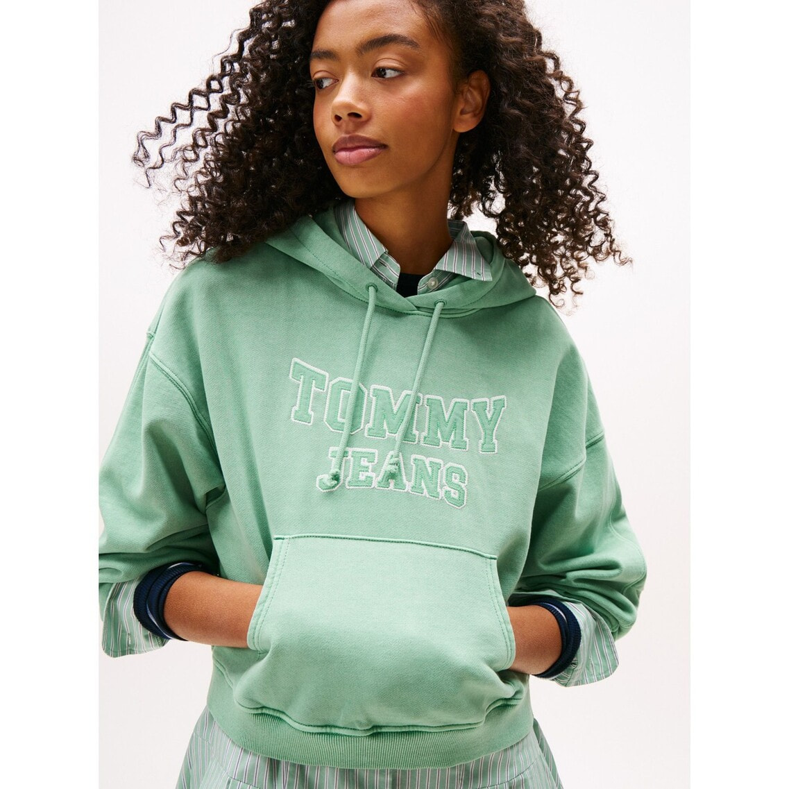 ボクシークロップドバーシティパーカー | トミー ジーンズ | トミー