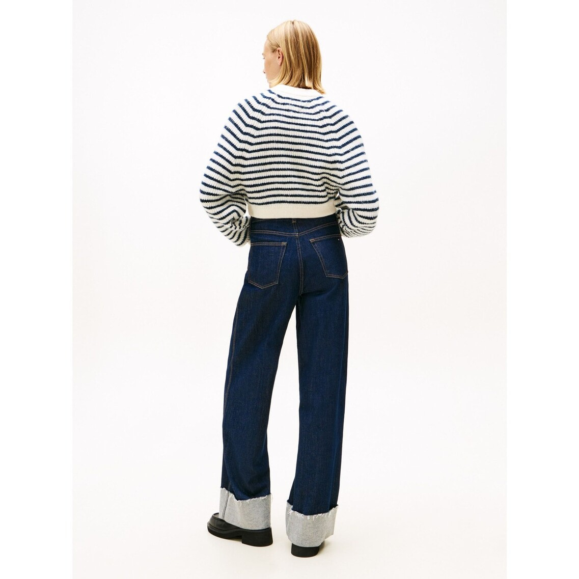 3点でさらに10％OFF】クロップドバッジセーター | トミー ジーンズ