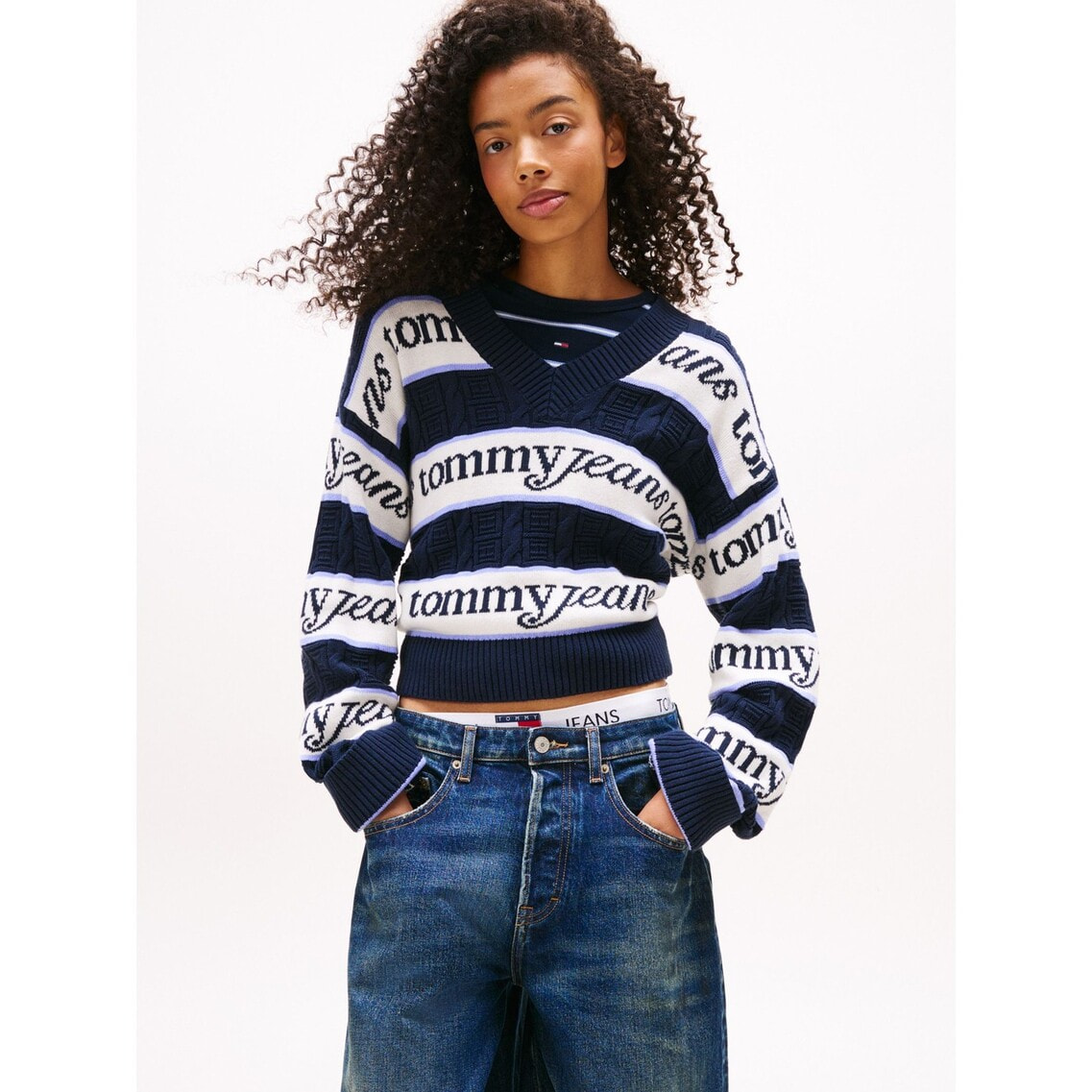 ストライプロゴVネックセーター | トミー ジーンズ | トミー