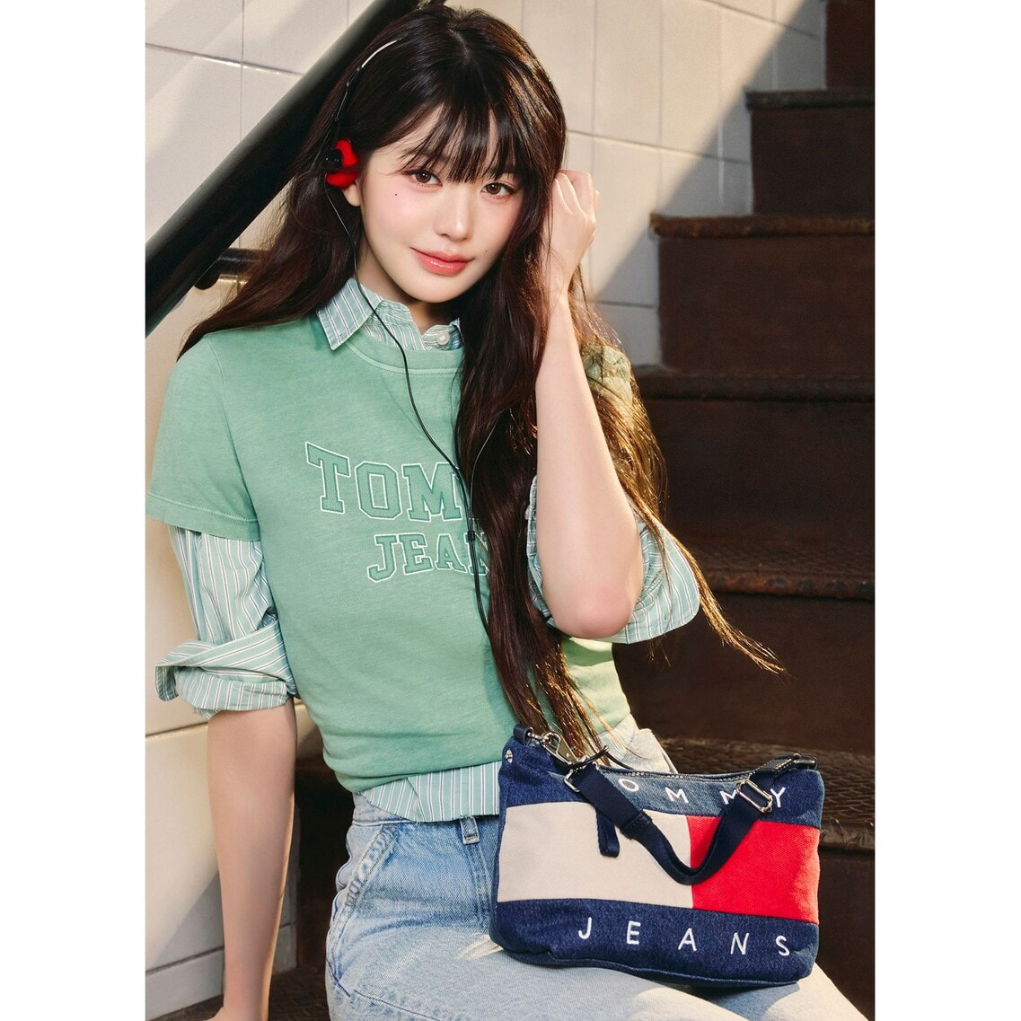 （トミー） レギュラーバーシティTシャツ | トミー ジーンズ | トミー