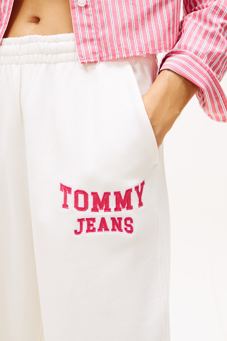 【新品未使用❗️】TMMMY JEANS ホワイト ショート丈 ジャケット☆ 新品未使用❗️】TMMMY JEANS ホワイト ショート丈 ジャケット
