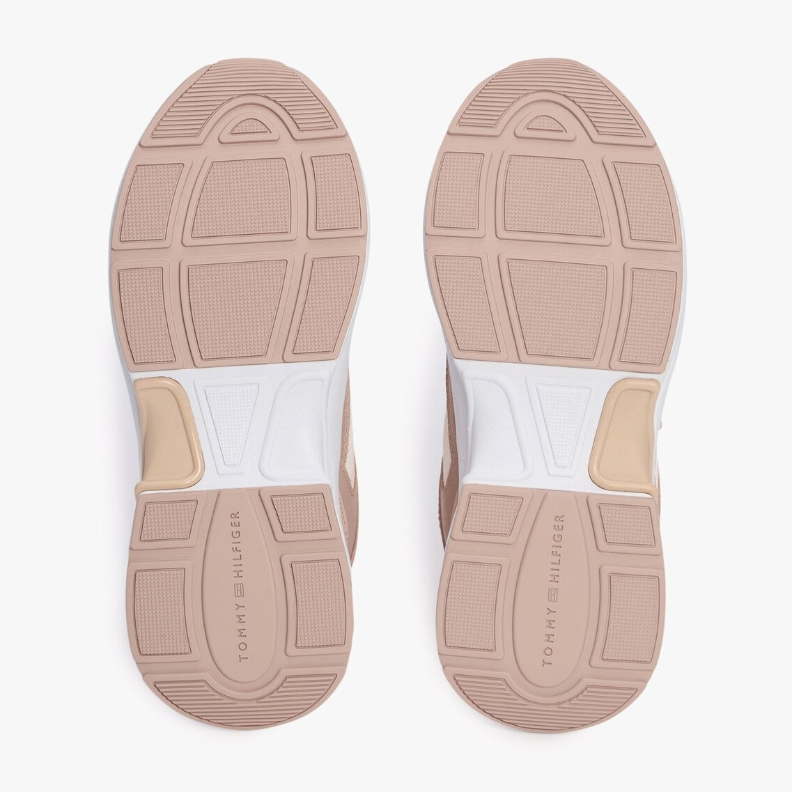 2点でさらに10％OFF】チャンキーランナースニーカー | トミー