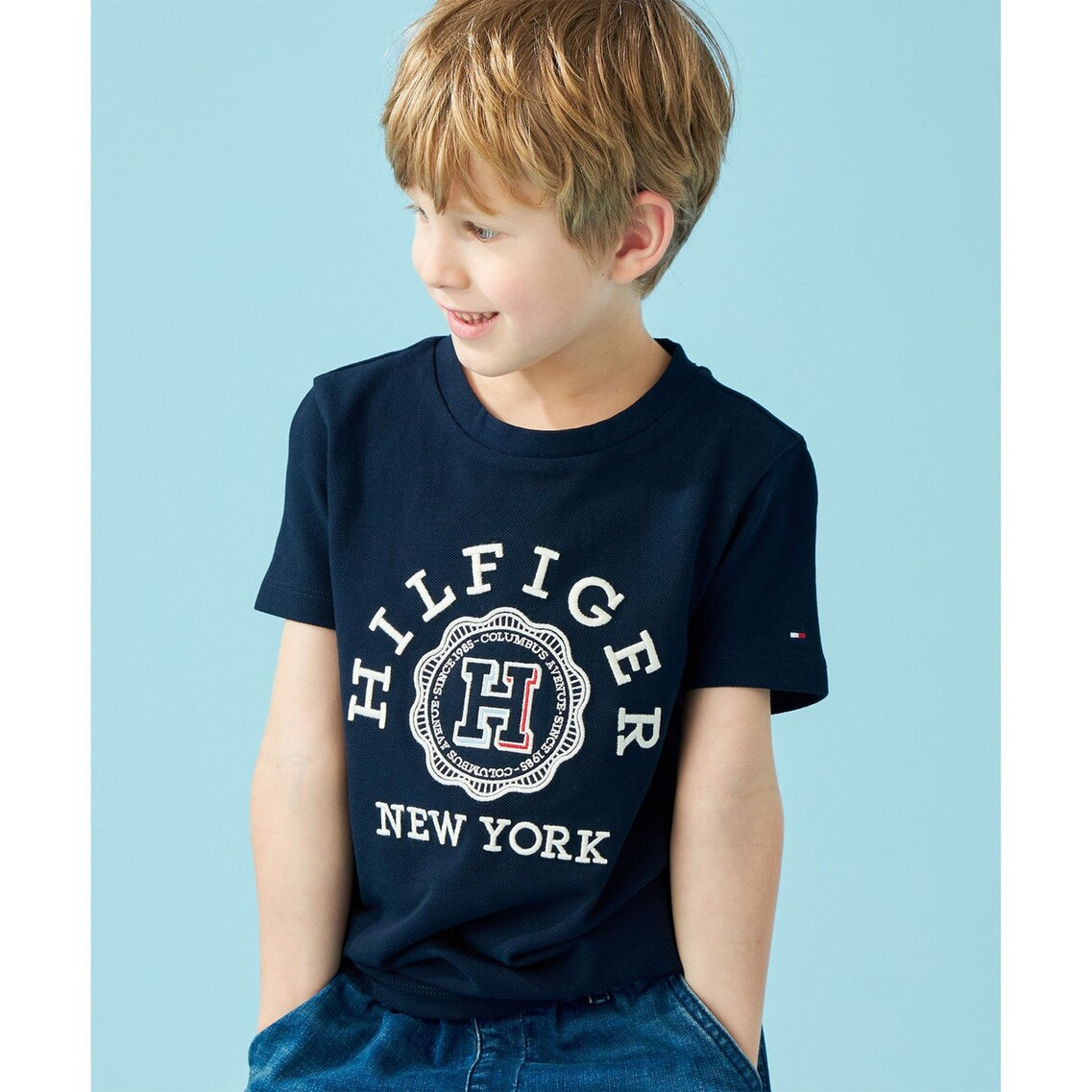 BOYS モノタイプアーチHシールTシャツ | TOMMY HILFIGER | Tommy