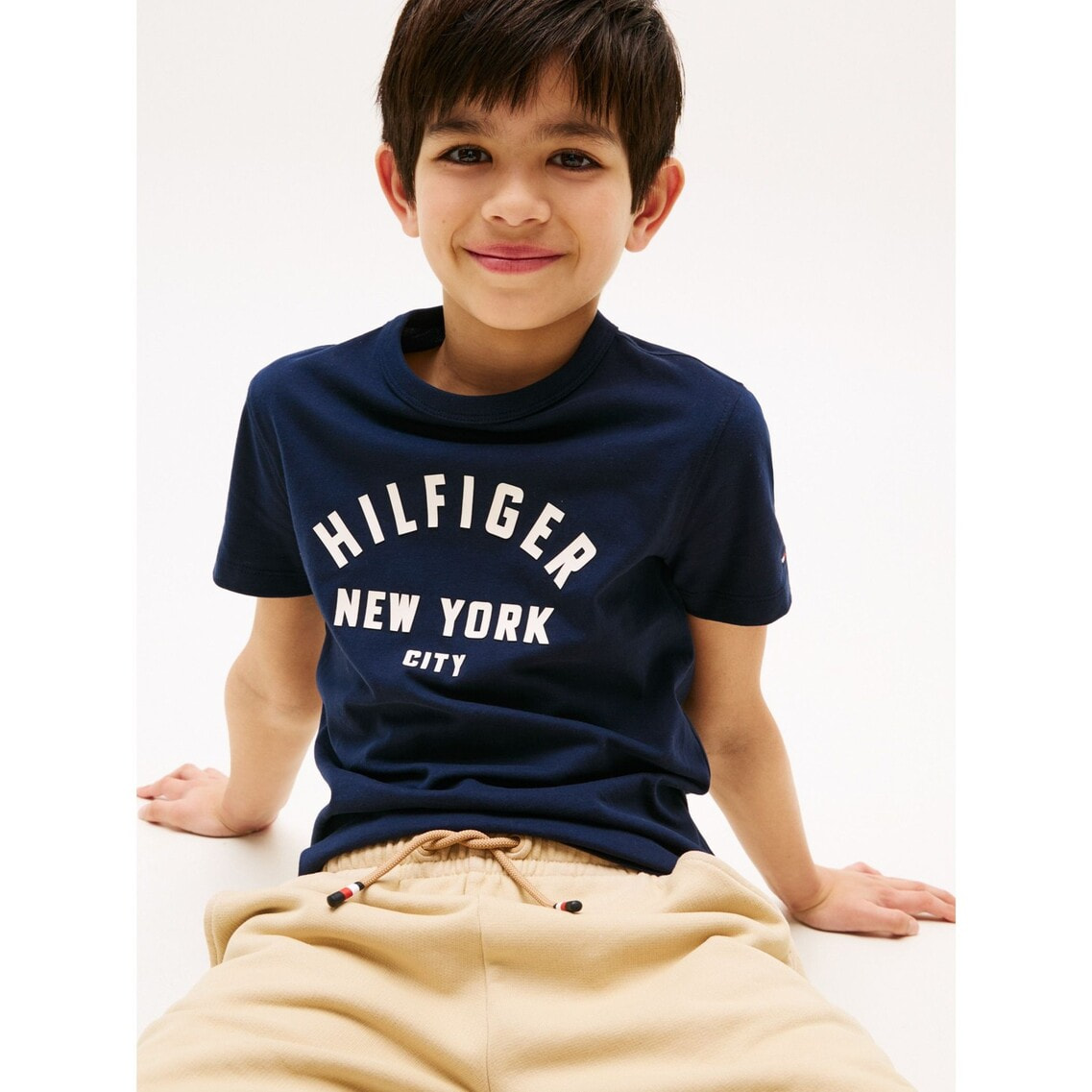 日本未入荷 10% カーブドヒルフィガーグラフィックショート 対象】BOYS off トップス