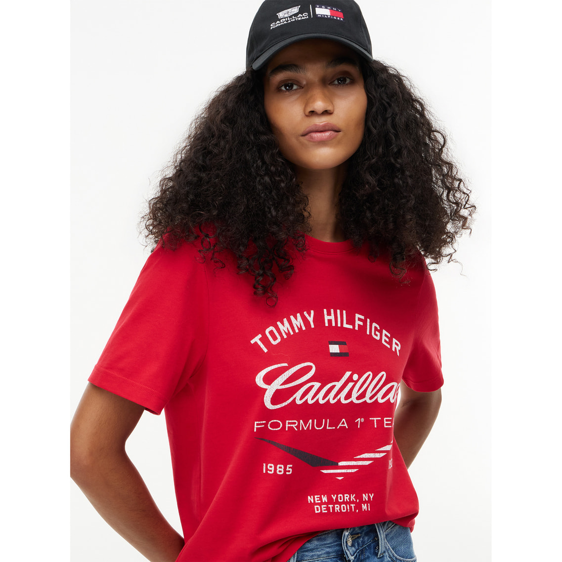 TH X CF1 バーシティラグラングラフィックTシャツ | トミー