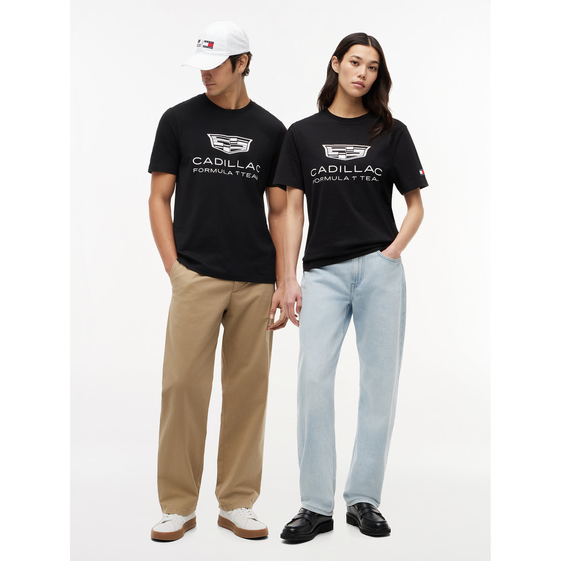 Tommy x Cadillac F1 Team シールドグラフィックTシャツ | トミー