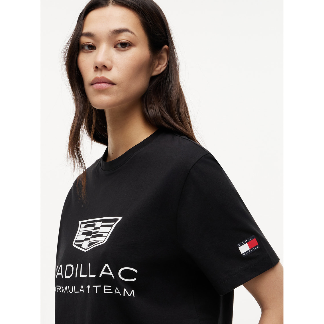 Tommy x Cadillac F1 Team シールドグラフィックTシャツ | トミー