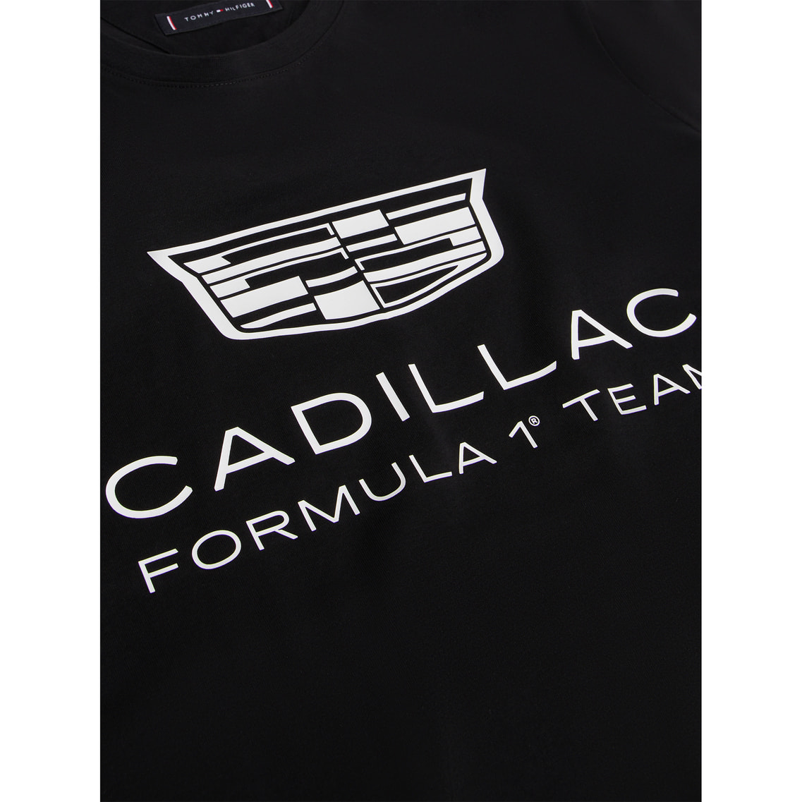 Tommy x Cadillac F1 Team シールドグラフィックTシャツ | トミー