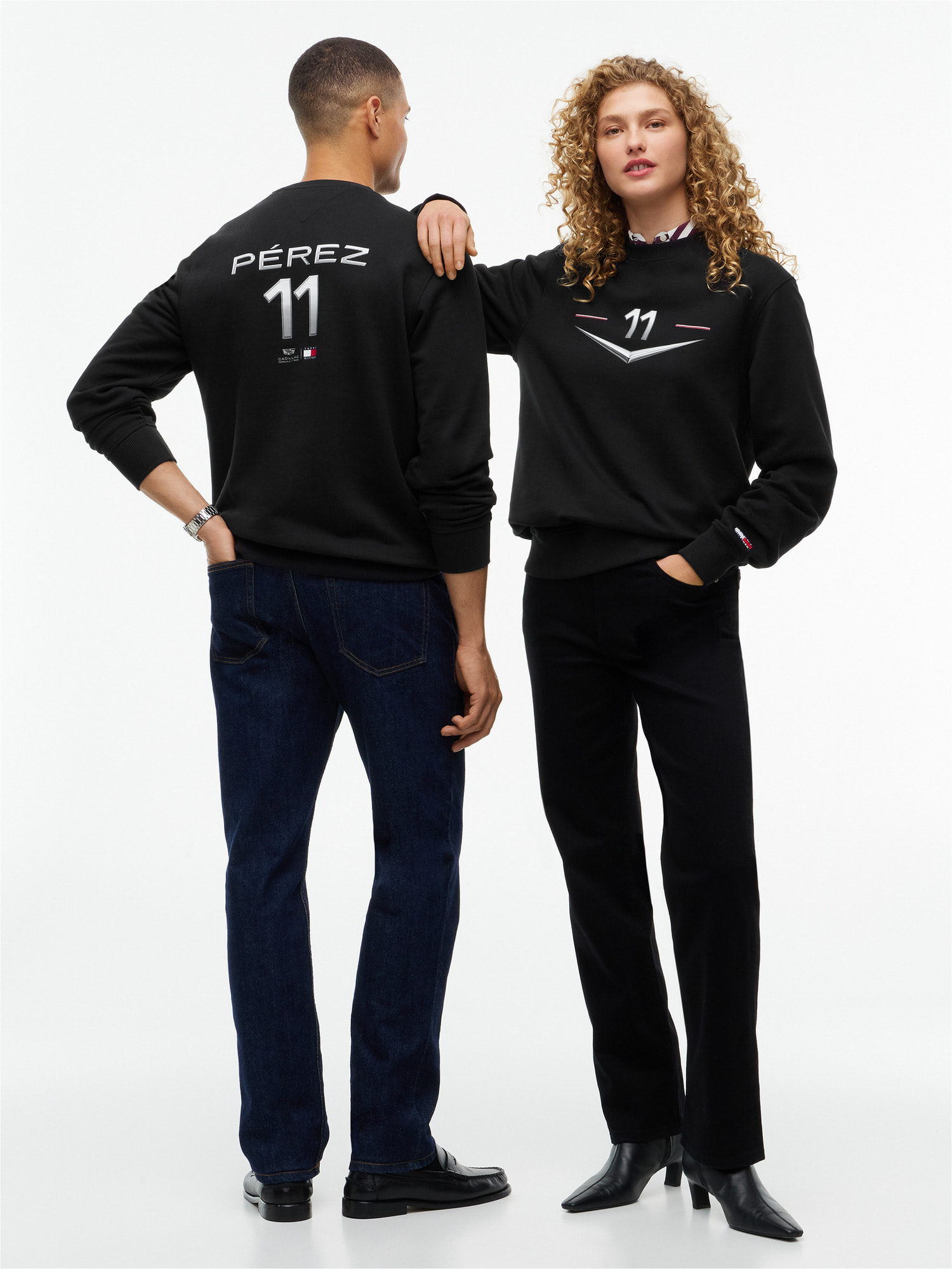 Tommy x Cadillac F1 Team シェブロンクルーネックシャツ | トミー