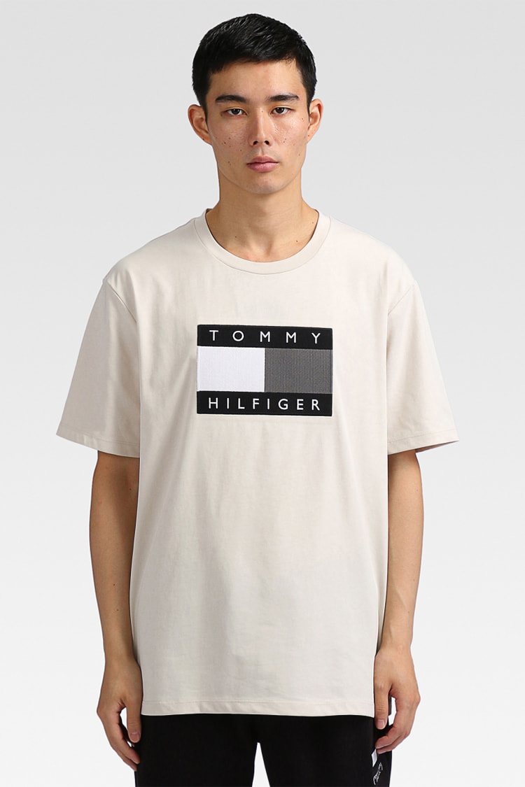 メンズ Tシャツのアイテム一覧 Tommy Hilfiger トミー ヒルフィガー 公式オンラインストア