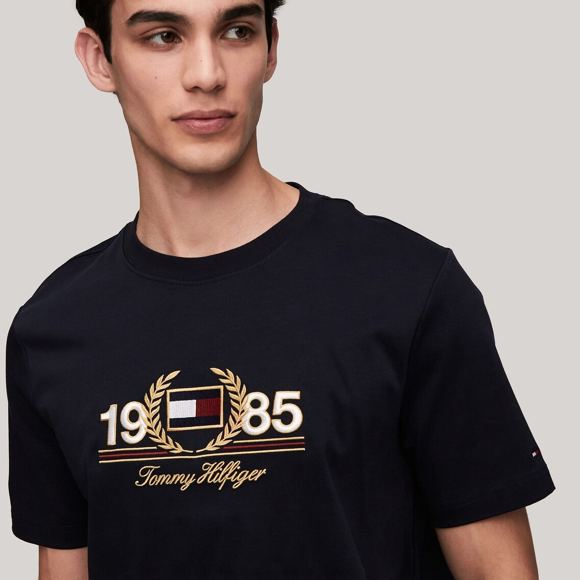 アイコニックローレルTシャツ | TOMMY HILFIGER | Tommy Hilfiger 