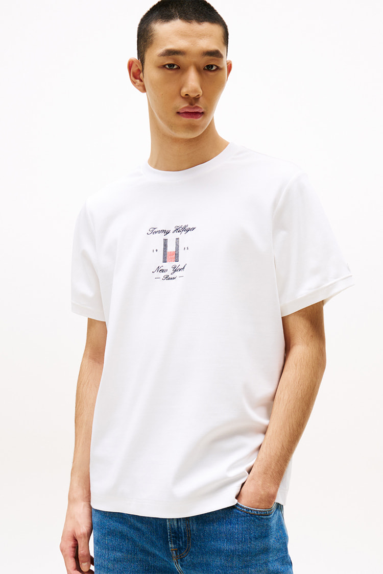 シーズナルフラッグロゴTシャツ