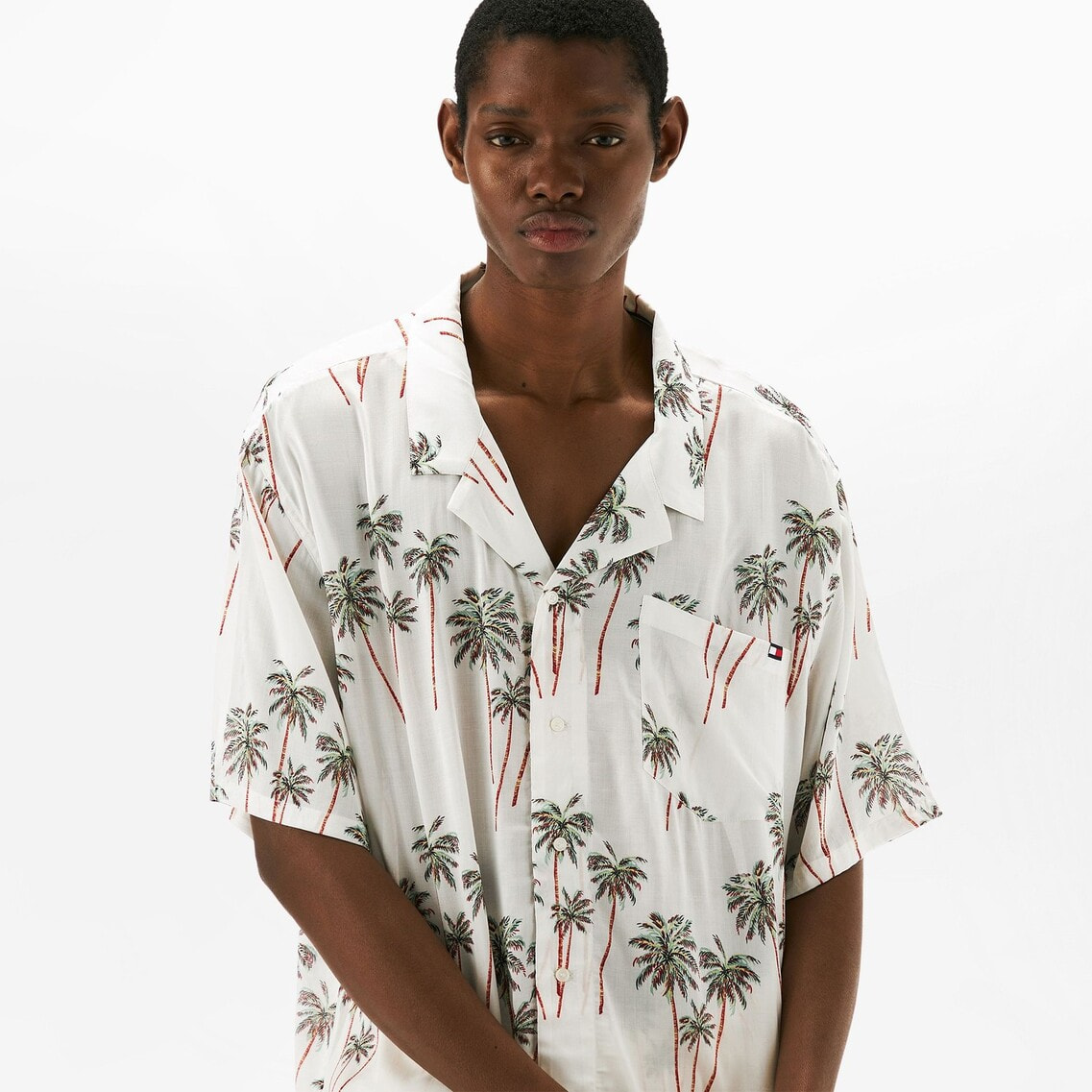 2点でさらに10％OFF】プリントボーリングシャツ | トミー