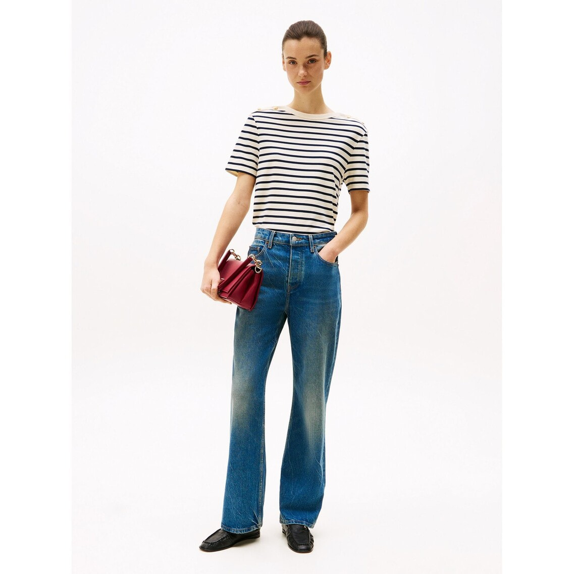2点でさらに10％OFF】ゴールドボタンクルーネックトップス