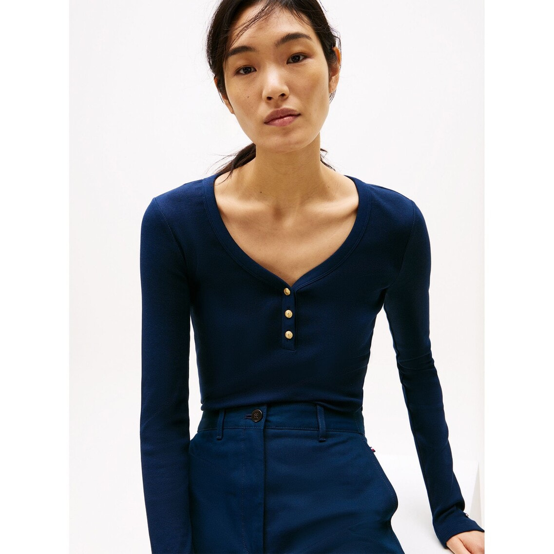 2点でさらに10％OFF】スリムヘンリースクープネックトップス