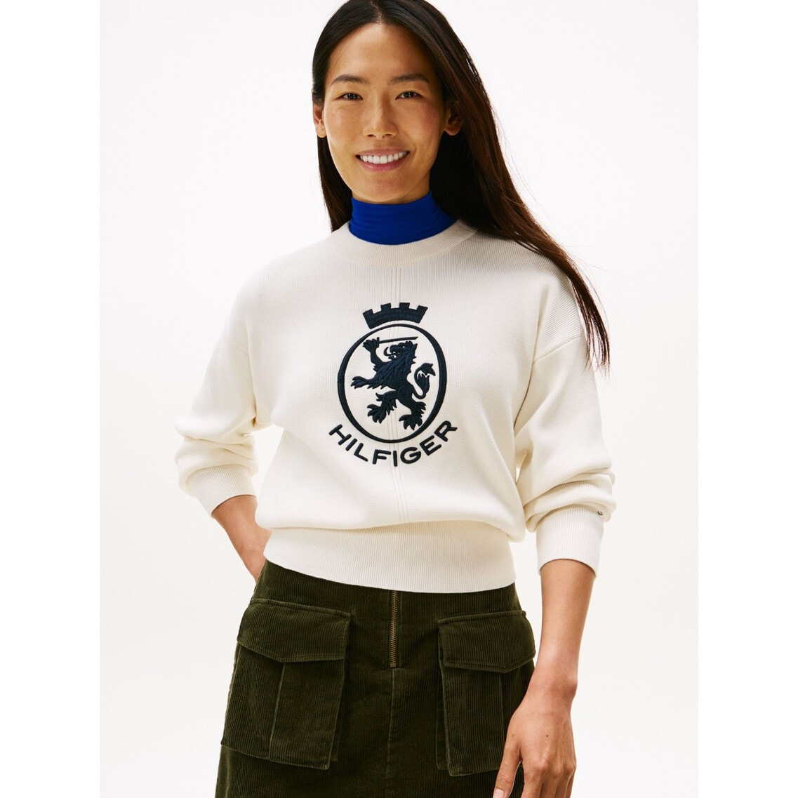 JISOO着用】バーシティグラフィックモックネックセーター