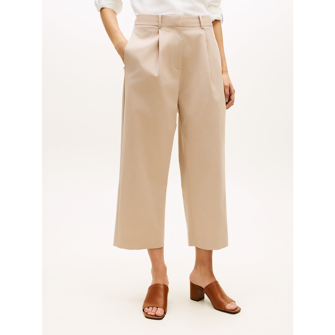 2点でさらに10％ off】バレルクロップドプリーツパンツ | トミー