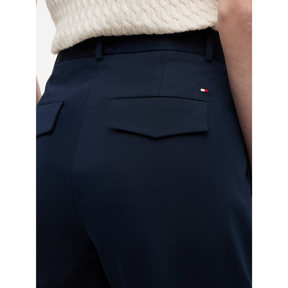 2点でさらに10％ off】バレルクロップドプリーツパンツ | トミー