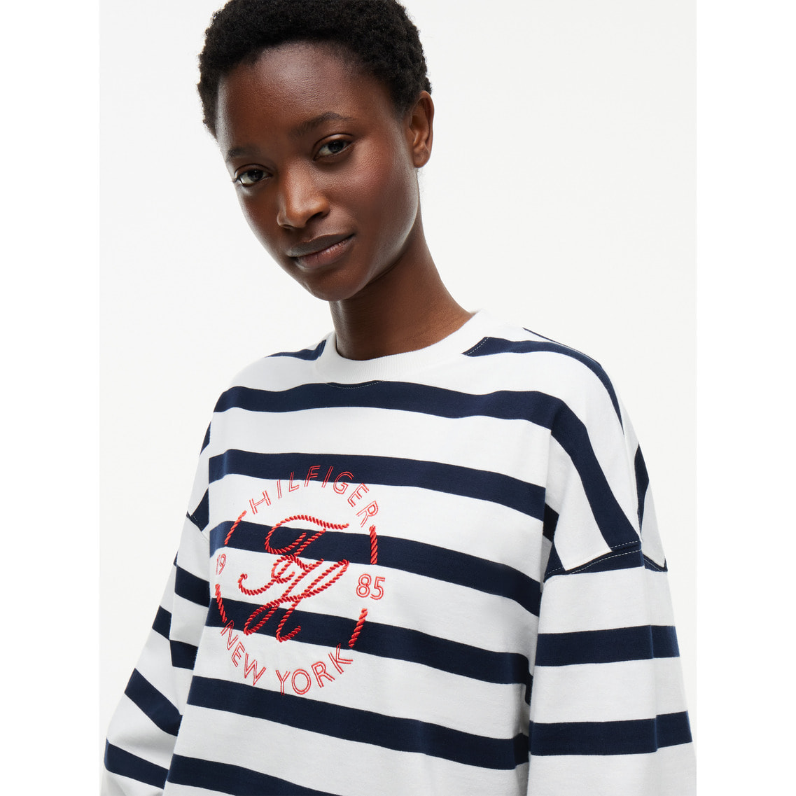 ラウンデルクルーネックリラックスロングスリーブTシャツ | トミー