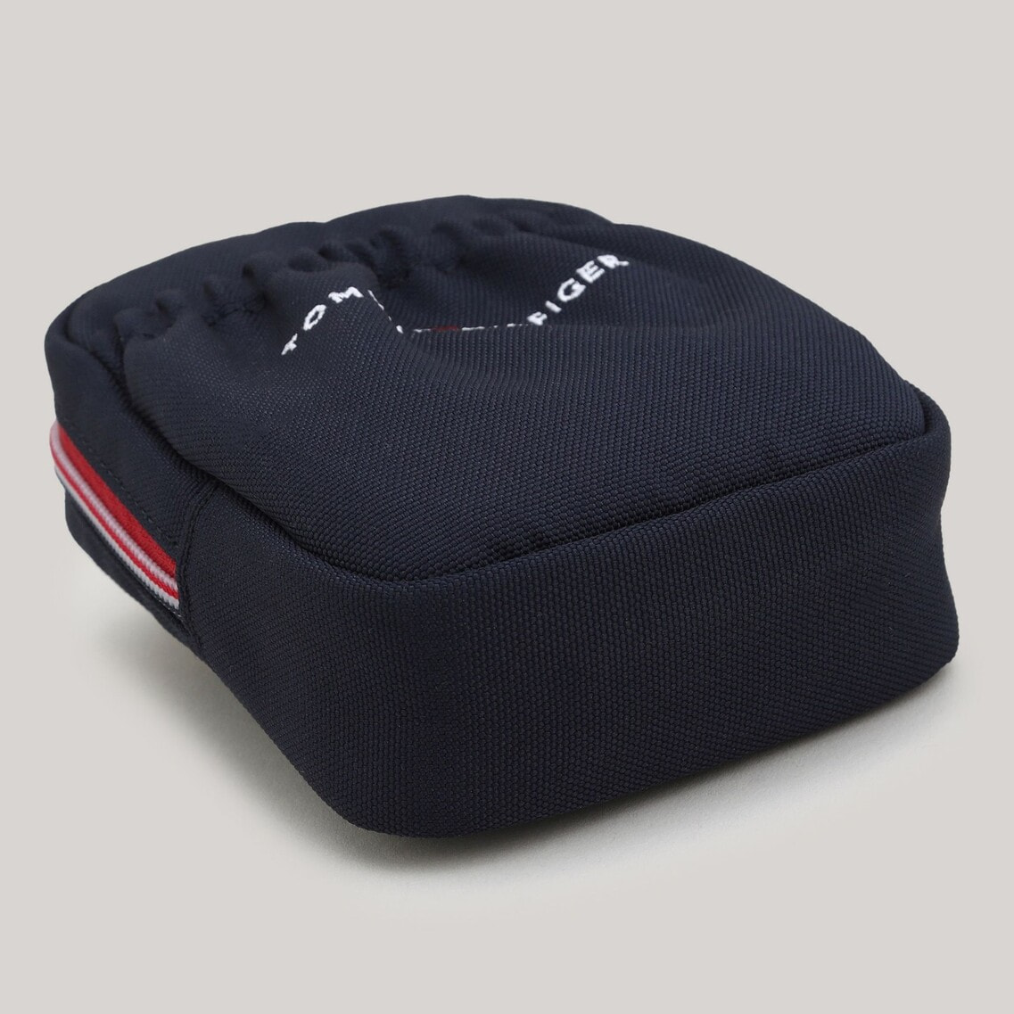 シグネチャーロゴウォッシュポーチ TOMMY HILFIGER シグネチャーロゴウォッシュポーチ