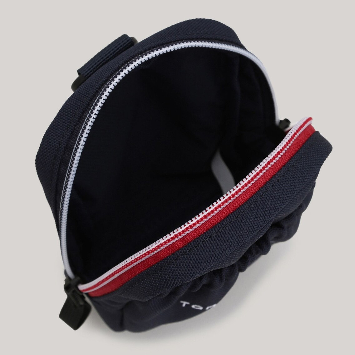 シグネチャーロゴウォッシュポーチ TOMMY HILFIGER シグネチャーロゴウォッシュポーチ